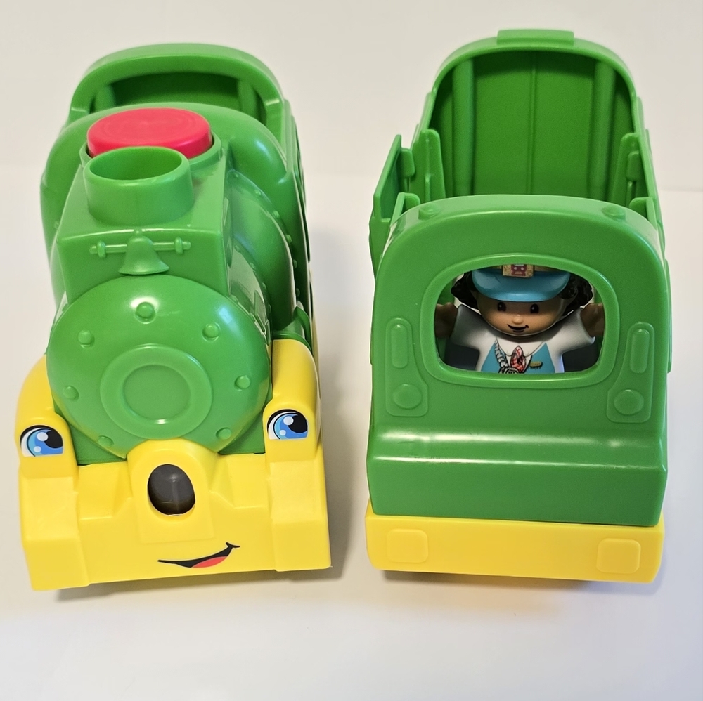 Fisher Price Little People Friendly Green Passenger Train with Sounds & Light - Picture 7 of 17
